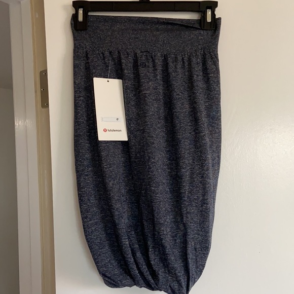 Lululemon Boulevard Bliss Skirt. BNWT. Size 6. - Picture 2 of 2